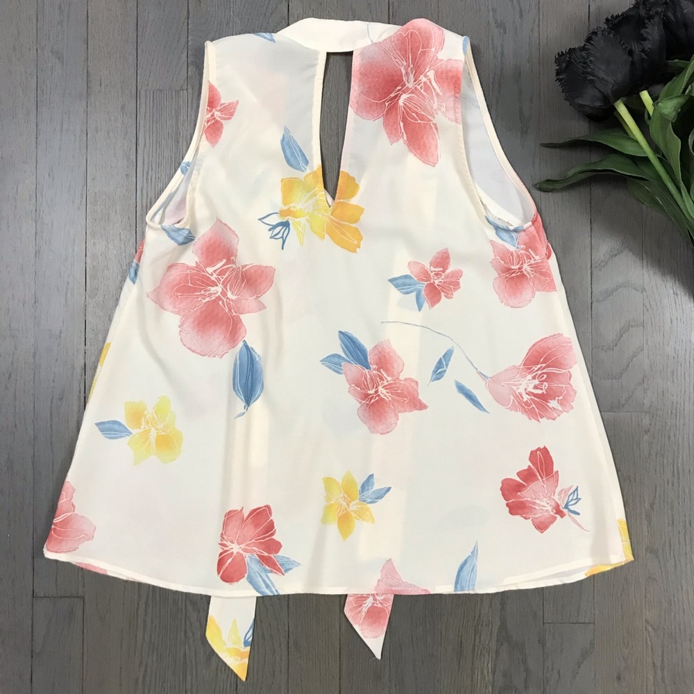 THE MOON Sleeveless Floral Print Pussycat Bow Top - Picture 6 of 6